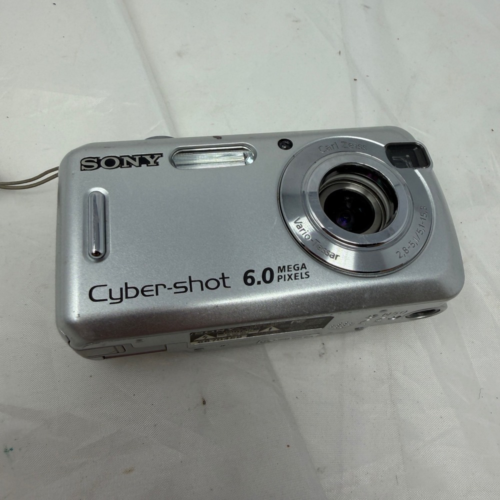 Sony Cyber-shot DSC-S600 6.0MP Digital Camera Silver Carl Zeiss Lens Untested